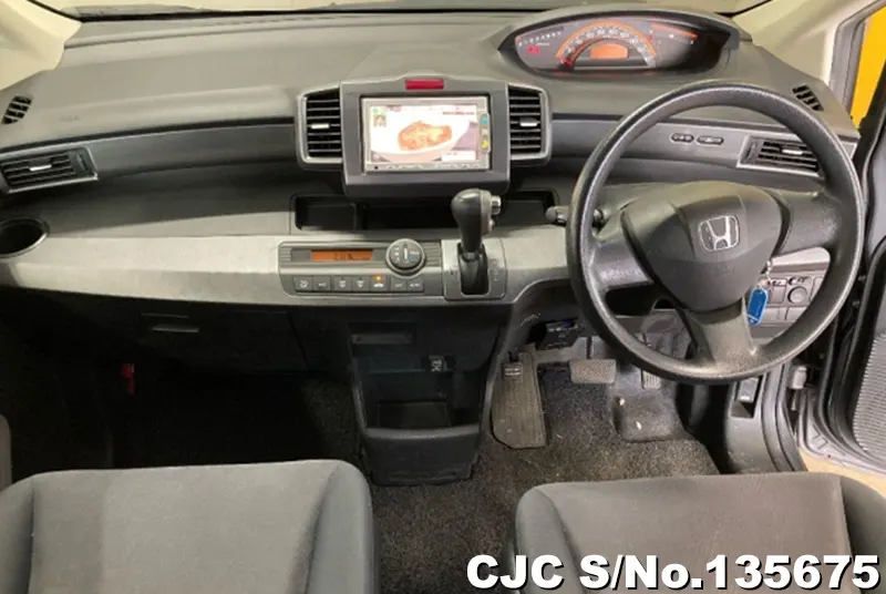 2010 Honda / Freed Stock No. 135675