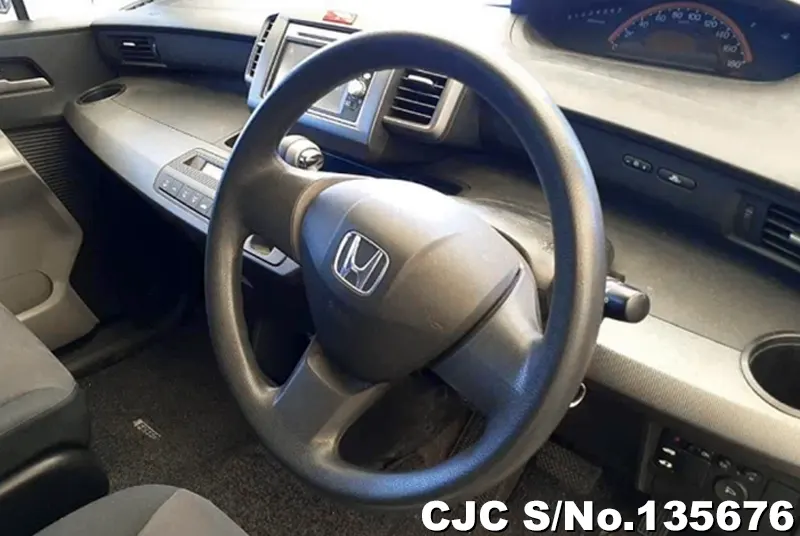 2010 Honda / Freed Stock No. 135676