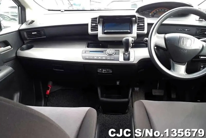 2010 Honda / Freed Stock No. 135679