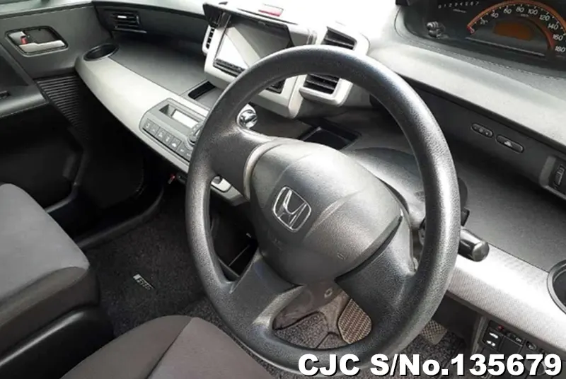2010 Honda / Freed Stock No. 135679