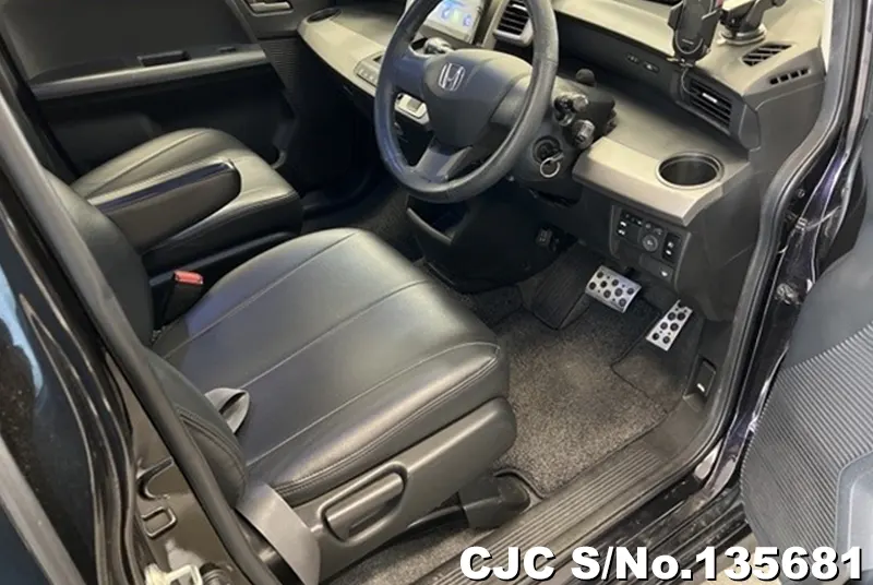 2010 Honda / Freed Stock No. 135681