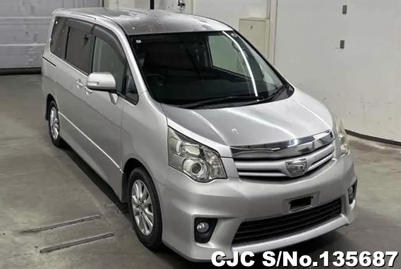 2010 Toyota / Noah Stock No. 135687