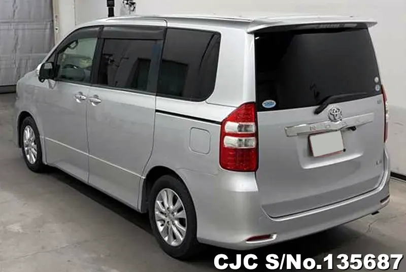 2010 Toyota / Noah Stock No. 135687