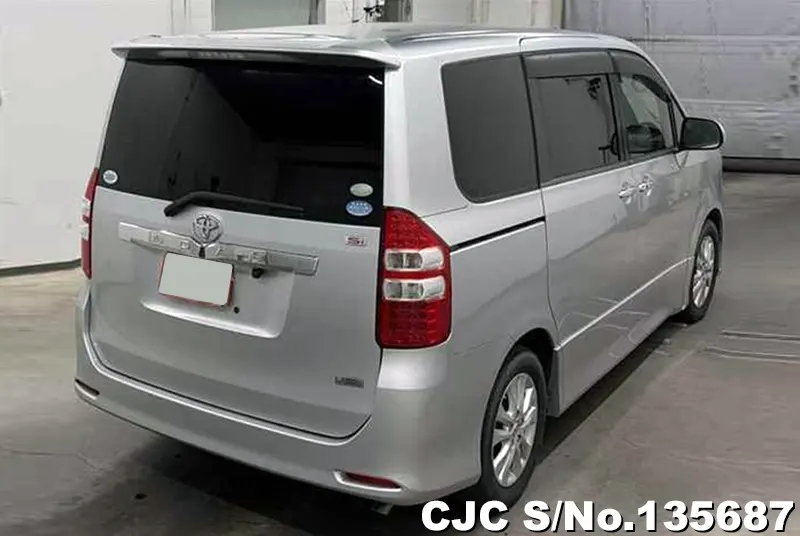 2010 Toyota / Noah Stock No. 135687