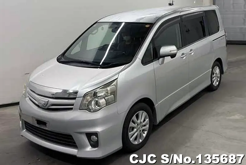 2010 Toyota / Noah Stock No. 135687