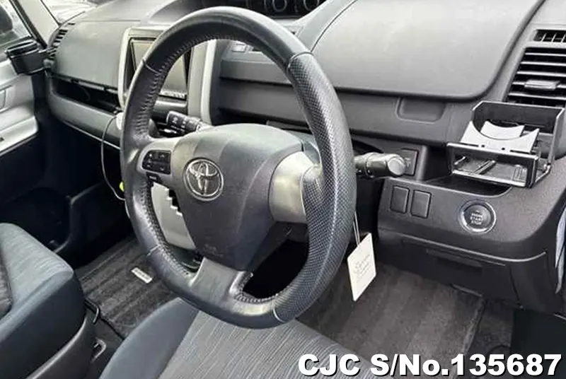 2010 Toyota / Noah Stock No. 135687