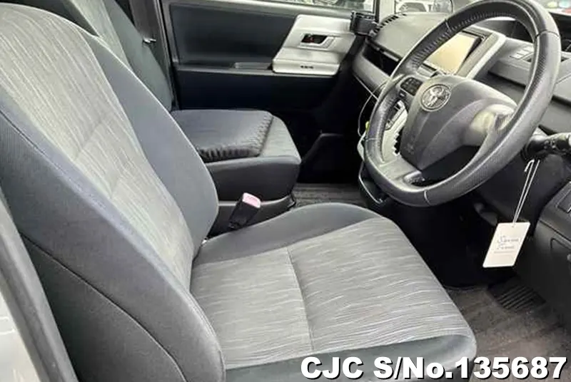2010 Toyota / Noah Stock No. 135687