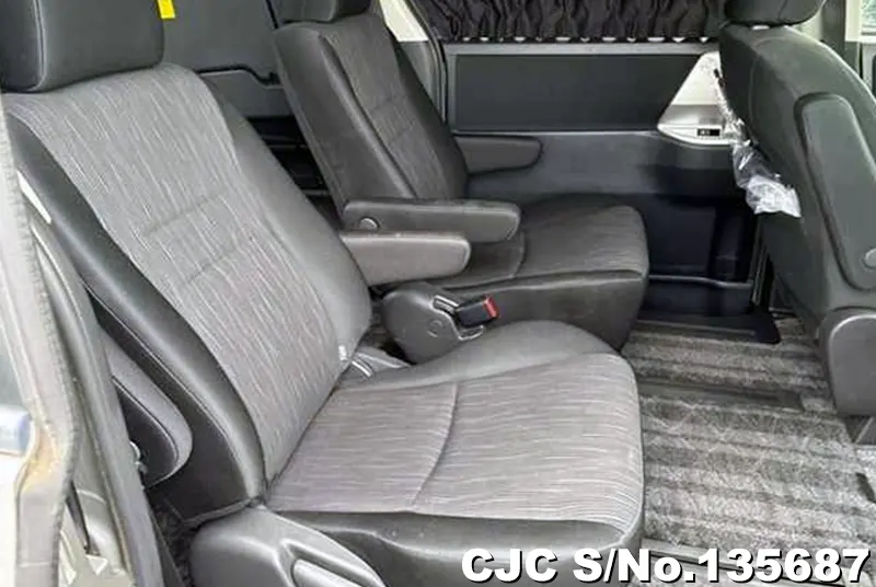 2010 Toyota / Noah Stock No. 135687