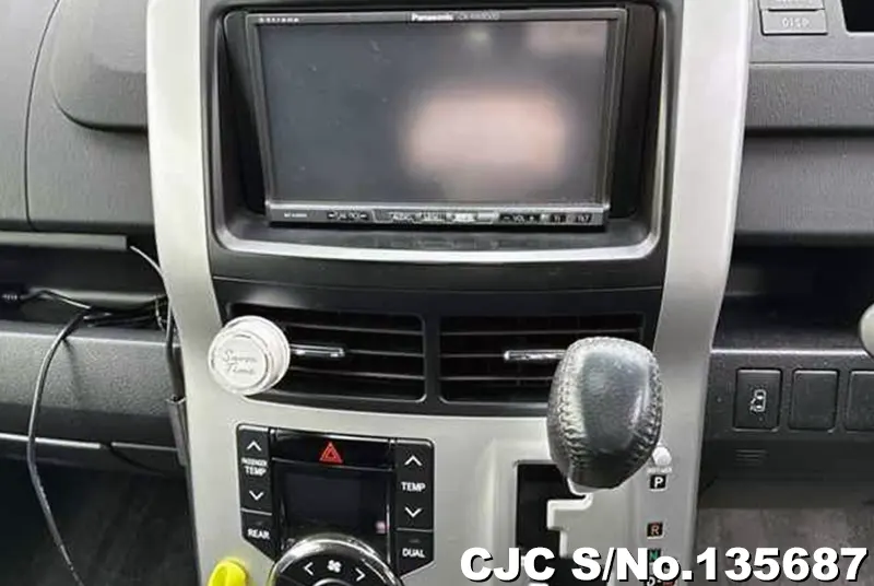 2010 Toyota / Noah Stock No. 135687