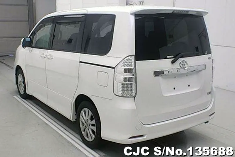 2011 Toyota / Noah Stock No. 135688