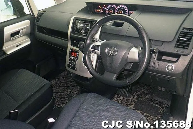2011 Toyota / Noah Stock No. 135688