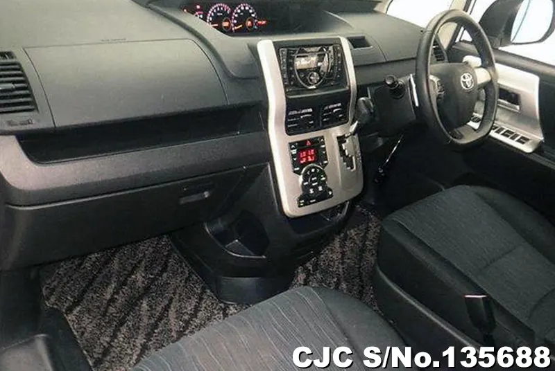 2011 Toyota / Noah Stock No. 135688