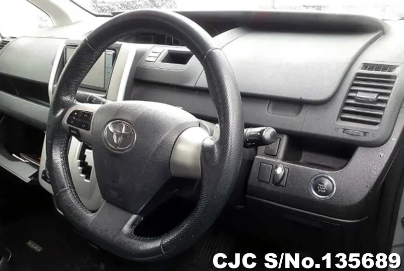 2011 Toyota / Noah Stock No. 135689