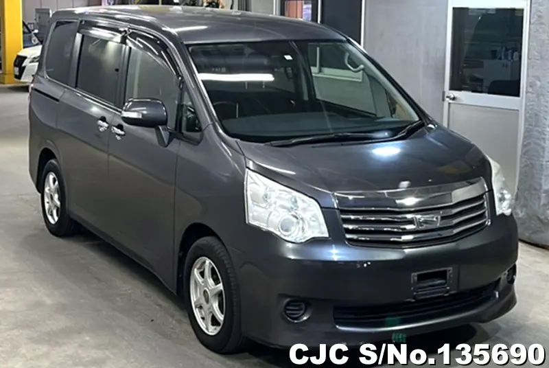 2011 Toyota / Noah Stock No. 135690