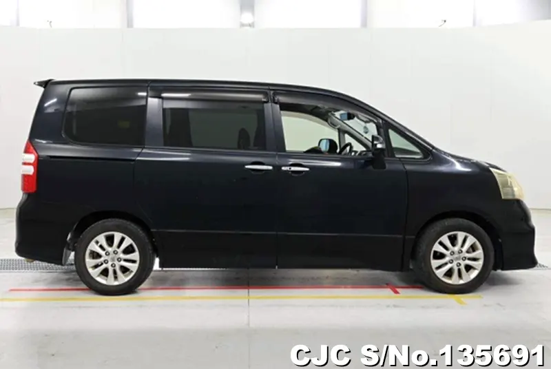 2011 Toyota / Noah Stock No. 135691