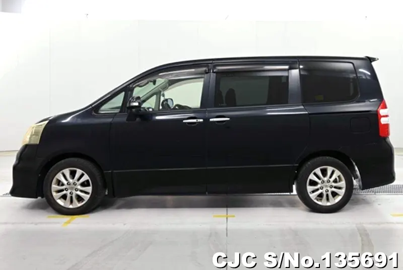 2011 Toyota / Noah Stock No. 135691