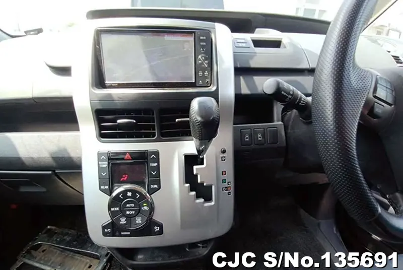 2011 Toyota / Noah Stock No. 135691