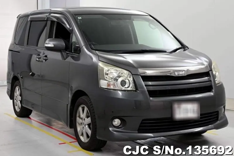 2010 Toyota / Noah Stock No. 135692