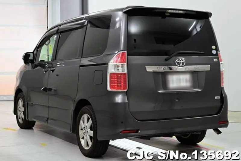 2010 Toyota / Noah Stock No. 135692