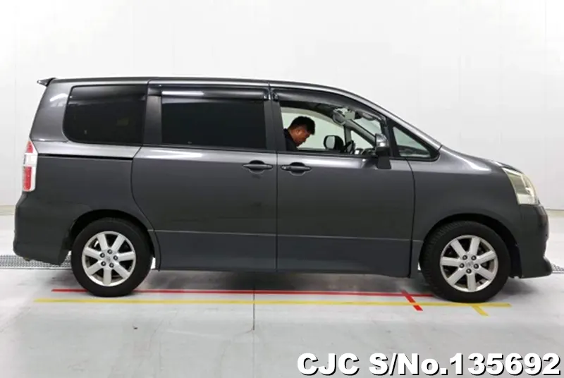 2010 Toyota / Noah Stock No. 135692