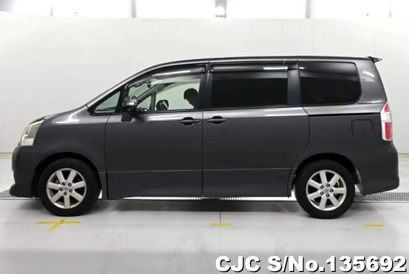 2010 Toyota / Noah Stock No. 135692