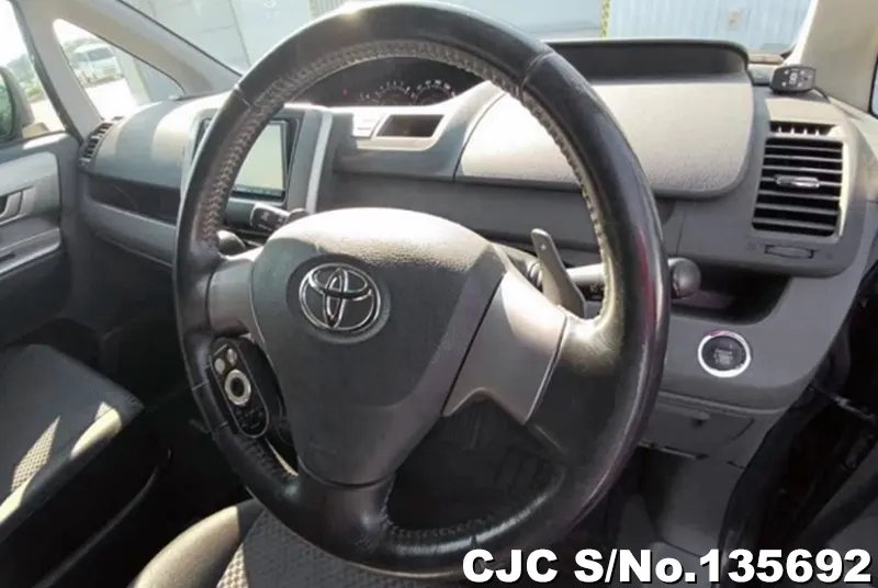 2010 Toyota / Noah Stock No. 135692