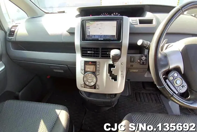 2010 Toyota / Noah Stock No. 135692