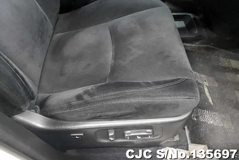 2012 Toyota / Harrier Stock No. 135697