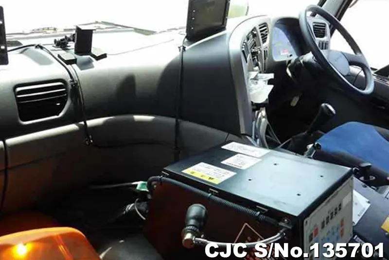 2006 Nissan / UD Stock No. 135701