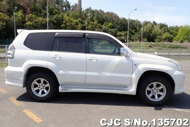 Toyota Land Cruiser Prado in White for Sale Image 6