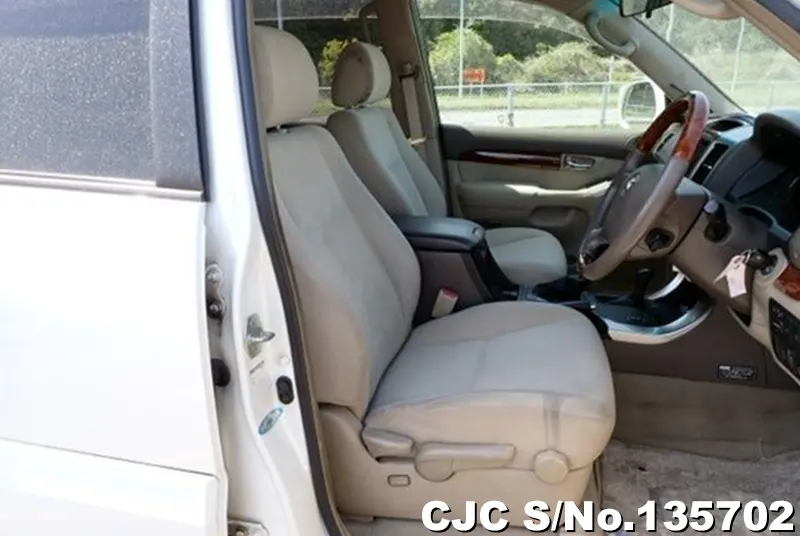 Toyota Land Cruiser Prado in White for Sale Image 10