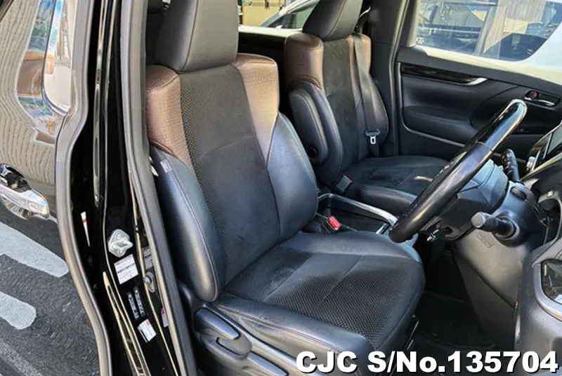 2016 Toyota / Alphard Stock No. 135704