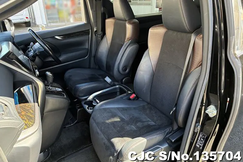 2016 Toyota / Alphard Stock No. 135704