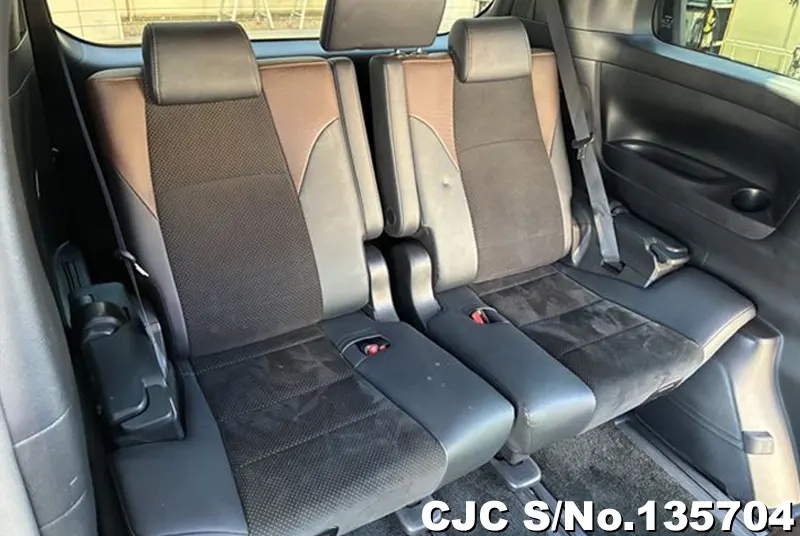2016 Toyota / Alphard Stock No. 135704