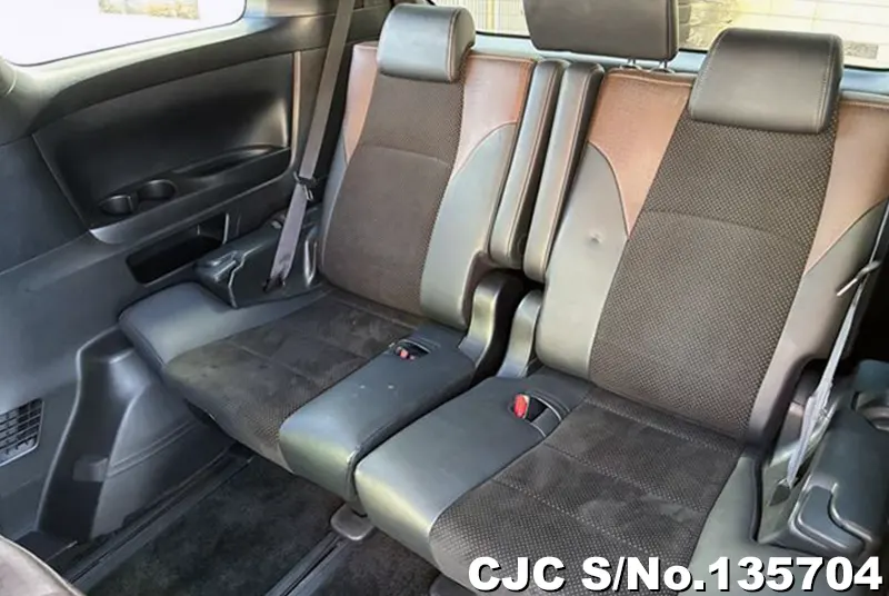 2016 Toyota / Alphard Stock No. 135704