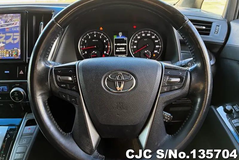2016 Toyota / Alphard Stock No. 135704