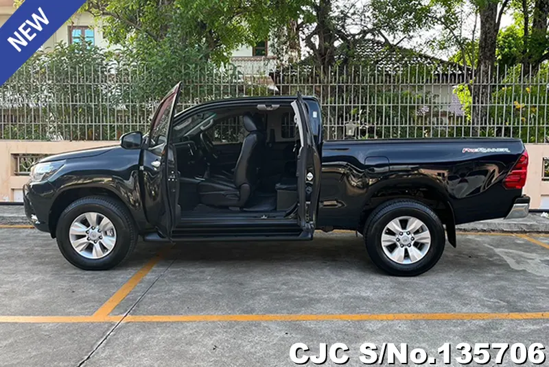 2015 Toyota / Hilux / Revo Stock No. 135706