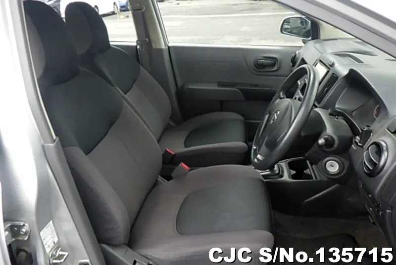 Nissan AD Van in Silver for Sale Image 9