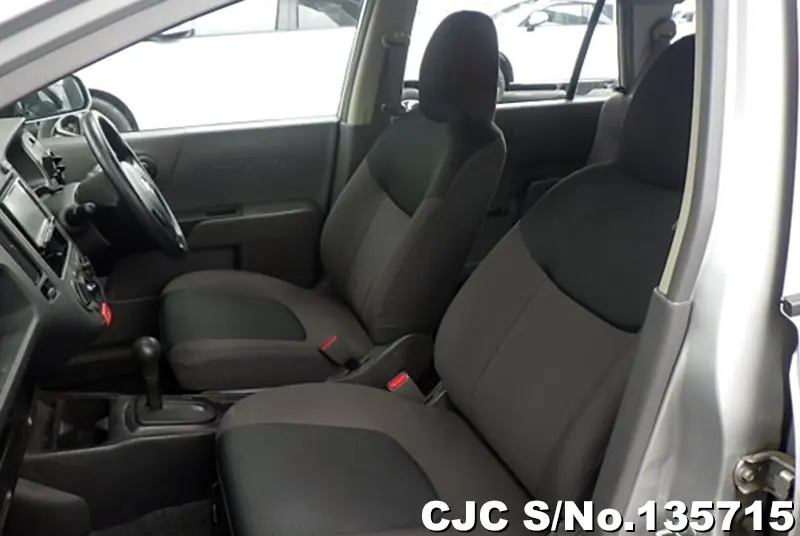 Nissan AD Van in Silver for Sale Image 10
