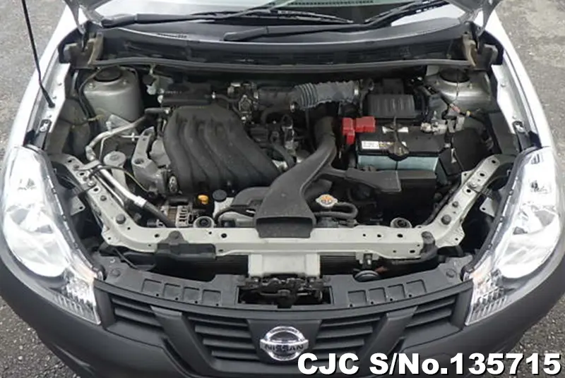 Nissan AD Van in Silver for Sale Image 18