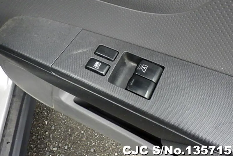 Nissan AD Van in Silver for Sale Image 26