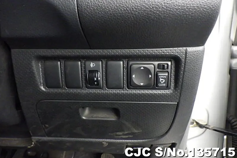 Nissan AD Van in Silver for Sale Image 28