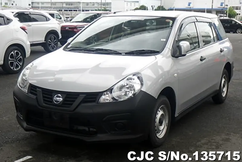 Nissan AD Van in Silver for Sale Image 3