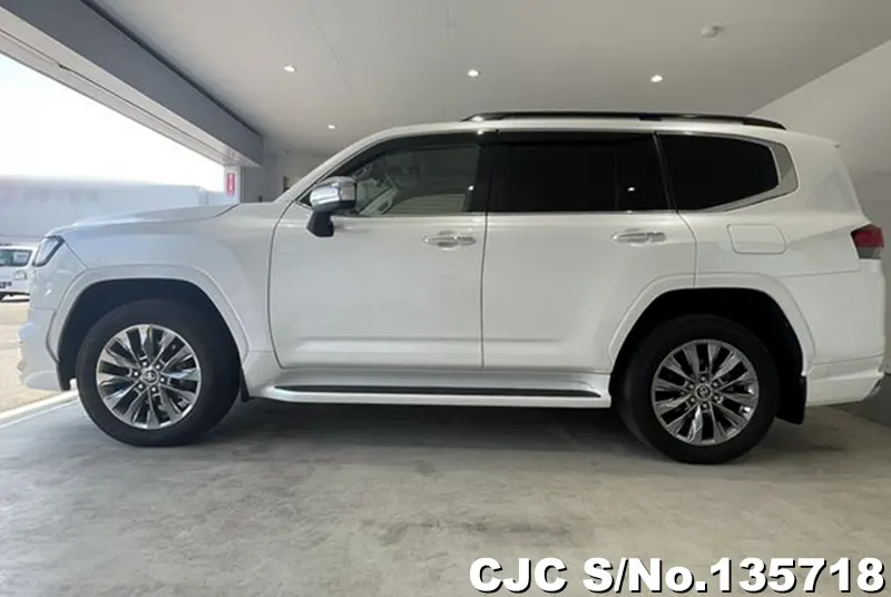 2021 Toyota / Land Cruiser Stock No. 135718