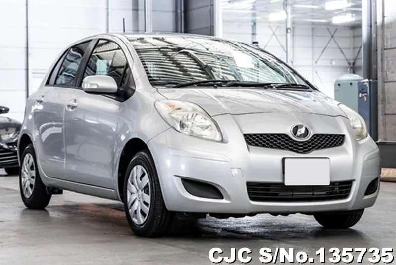 2010 Toyota / Vitz Stock No. 135735