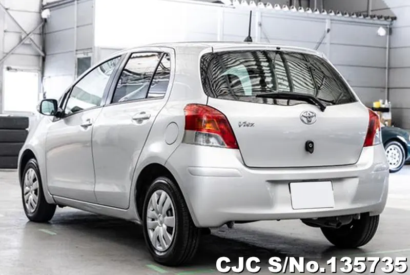 2010 Toyota / Vitz Stock No. 135735