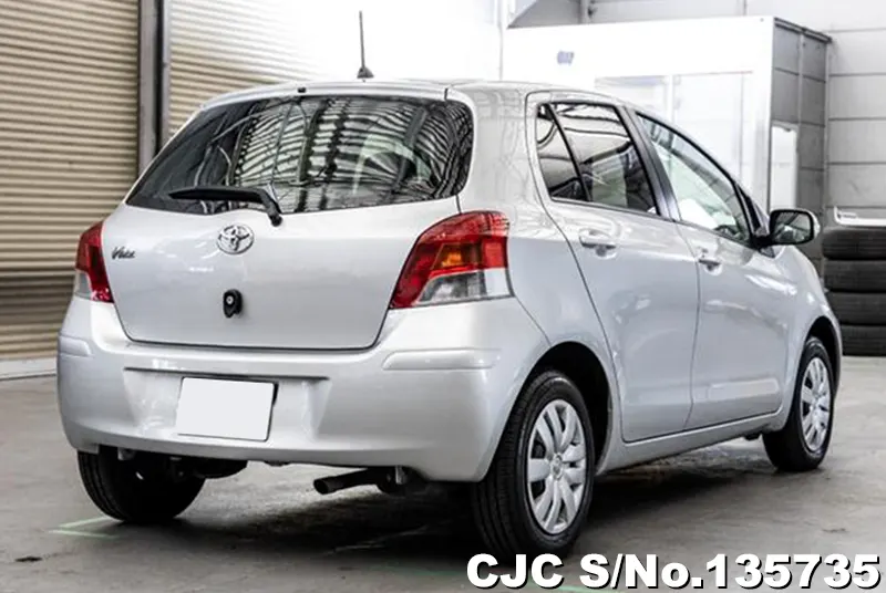 2010 Toyota / Vitz Stock No. 135735