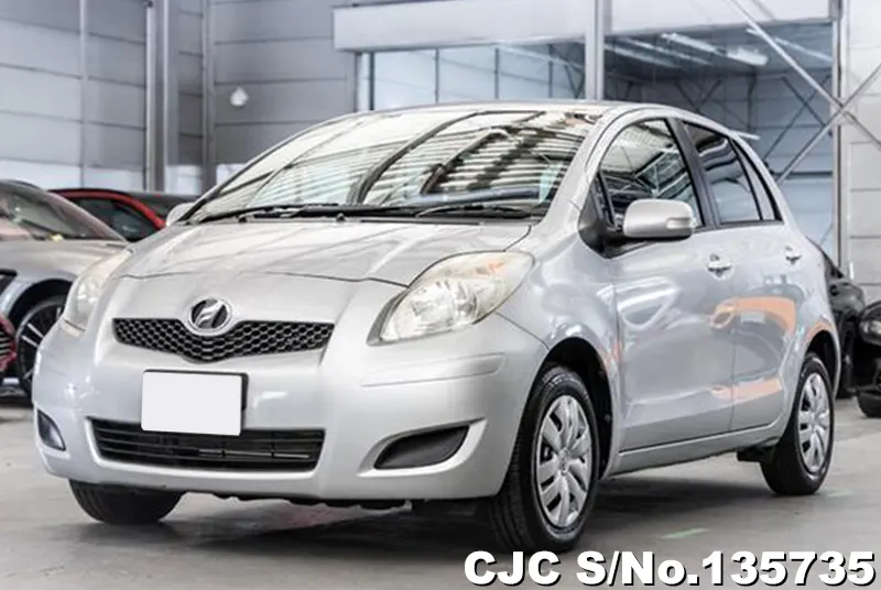 2010 Toyota / Vitz Stock No. 135735