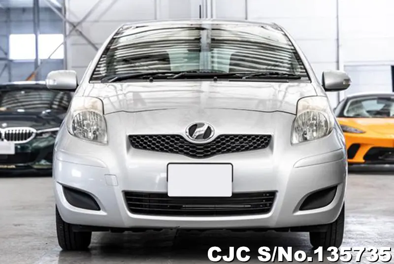2010 Toyota / Vitz Stock No. 135735