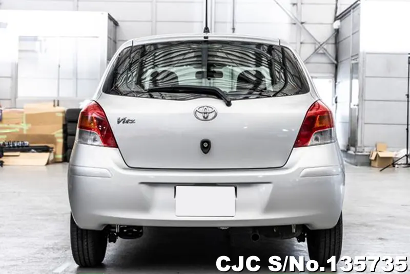 2010 Toyota / Vitz Stock No. 135735
